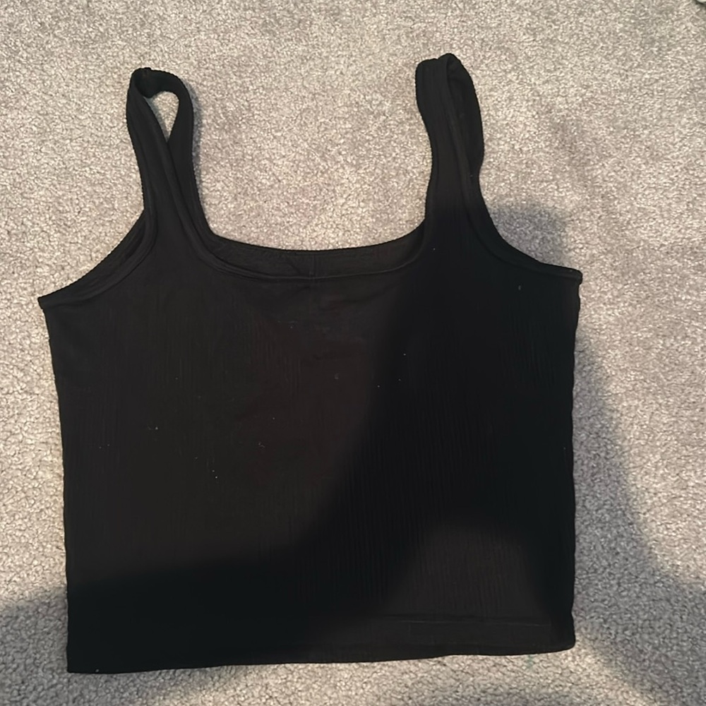 Cropped Black Ribbed Tank